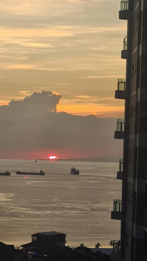 Cozy Penthouse 2Br Suite W Balcony - Amazing Manila Bay View And City Skyline Near Moa Pasay Esterno foto